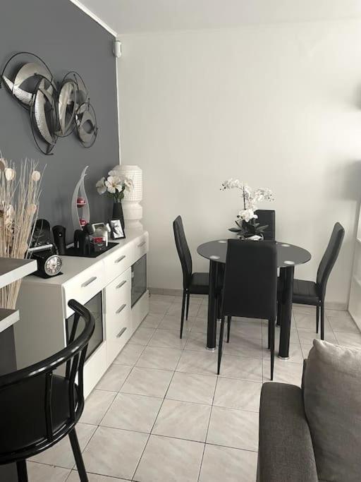 Ozoir-la-Ferrière Appartement - Chic Et Cosy A 30 Minutes De Paris Et 25 Minutes De Disney المظهر الخارجي الصورة